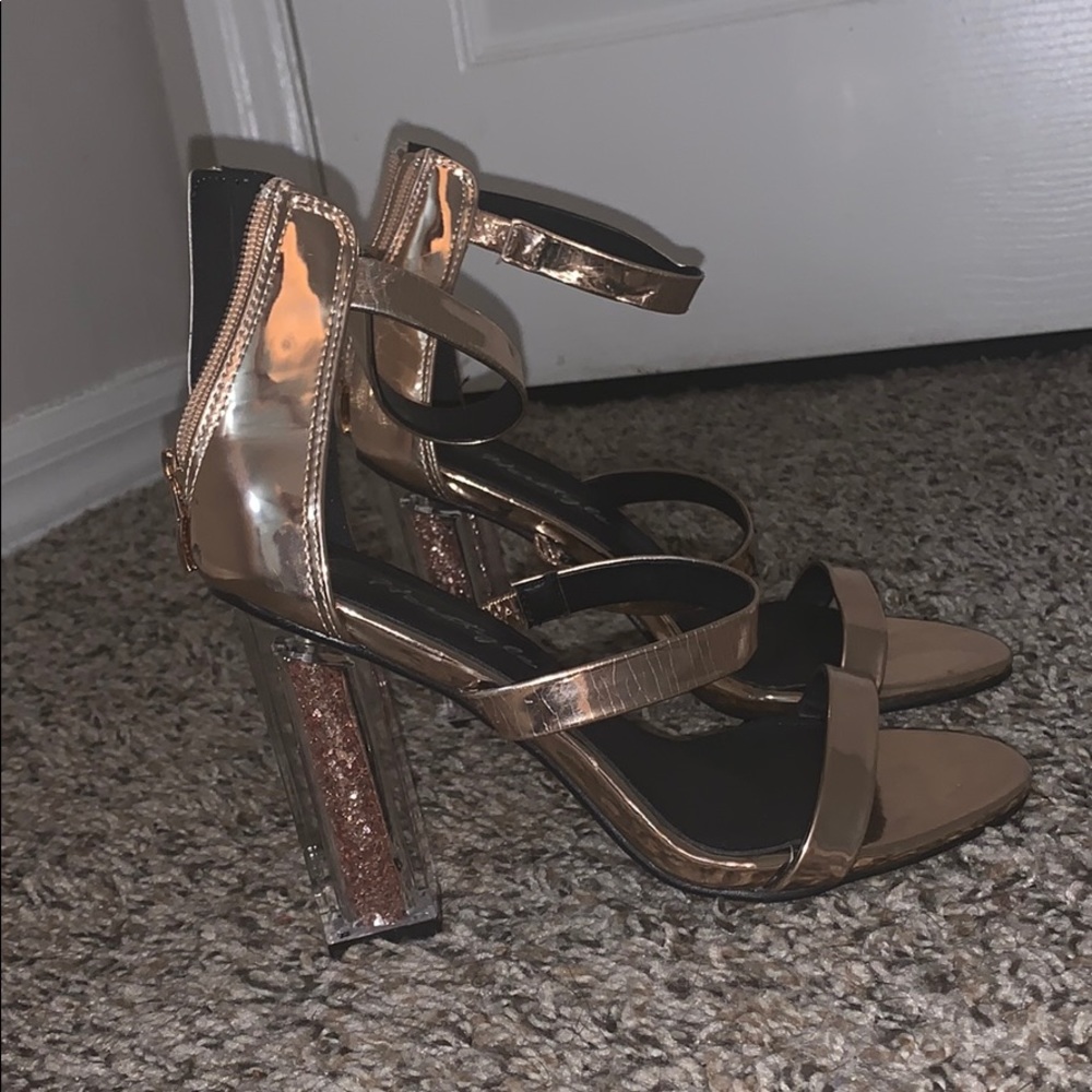 Heels - Picture 4 of 4